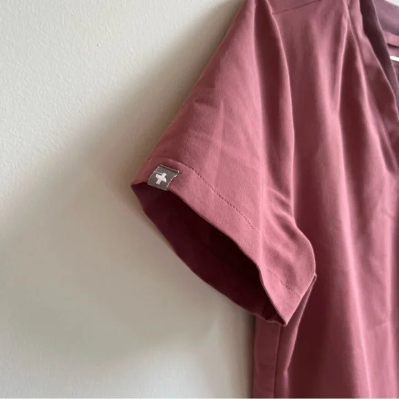 Figs Oran Slim Scrub Top V Neck Pockets Short Sleeve Slim Fit Pink Maeve Layers - Picture 5 of 9